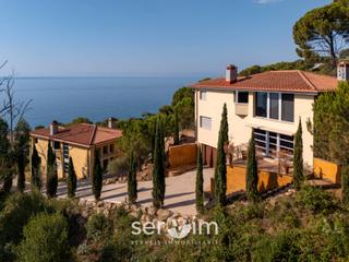 Xalet a Gi-682 9. Venta conjunta de dos chalets independientes con espectaculares