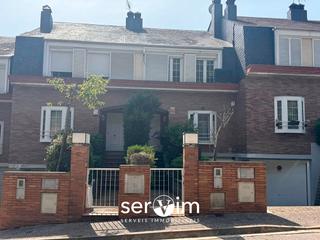Maison jumelée  Carrer de l'estudi general de girona. Chalet situado en el barrio de palau, con jardín