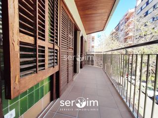 Etagenwohnung in Calle francesc de ciurana 22. Piso espacioso en venta con párquing en el eixample de girona