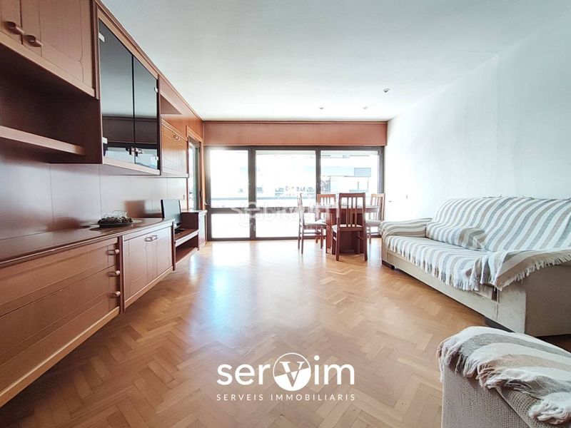 Foto 5560121b-825a-4cb9-908f-aa4f138115bd. Piso  espacioso en venta en el eixample en Eixample Nord Girona