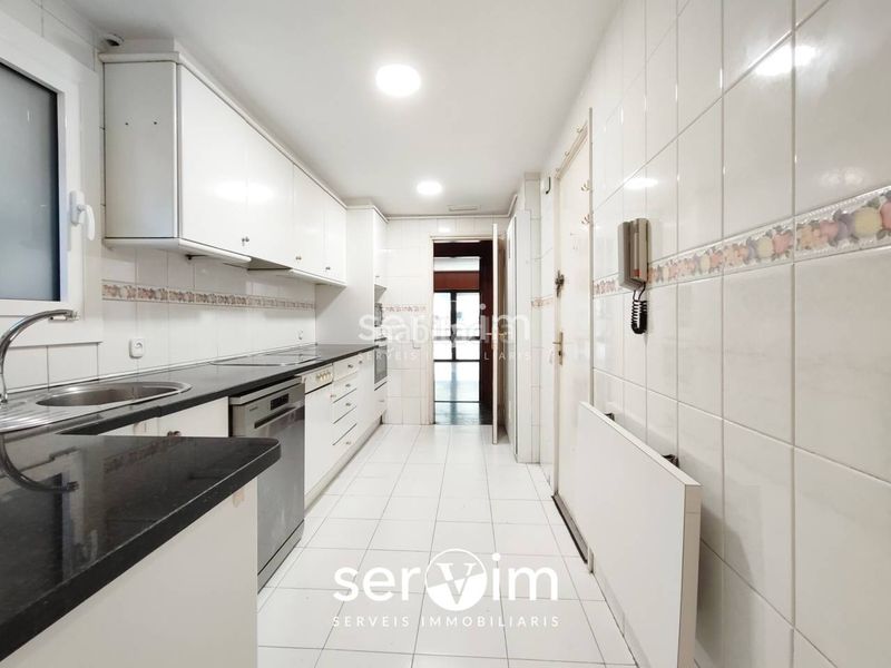 Foto 9ec0df34-b47c-409e-aafc-4eab7b719c3b. Piso  espacioso en venta en el eixample en Eixample Nord Girona