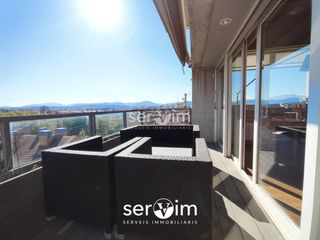 Etagenwohnung  Calle emili grahit. Exclusivo ático dúplex de diseño con vistas panorámicas a girona