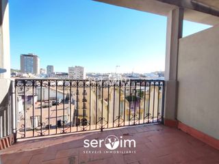 Pis  Calle nou. Apartamento reformado con encanto y vistas al casco antiguo de g
