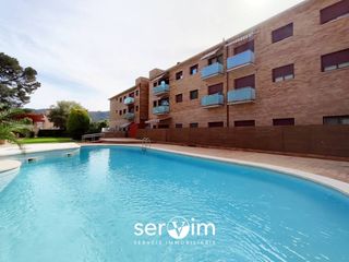 Piso  Calle gaziel. Luminoso piso con piscina y amplio aparcamiento en el coraz�n de