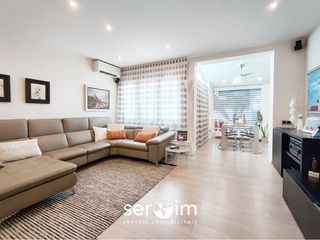 Casa adossada a Eixample Sud-Migdia. Excepcional casa completamente reformada en la zona de palau con