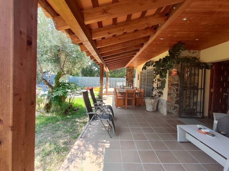Foto 170c32e3-06b9-4fc0-be01-e89d1f7b36a2. Chalet in calle pineda 22 in Llagostera