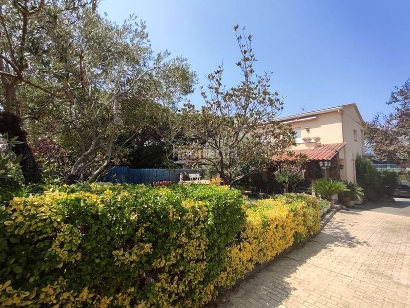 Foto 67ab4df6-36c9-48c8-b435-98da40732efe. Chalet in calle pineda 22 in Llagostera