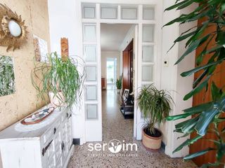 House in Cassà de la Selva. Casa con gran almacén multifuncional en el centro de cassà de la