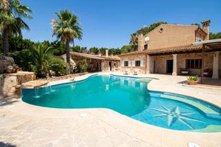 Chalet in Lloret de Vista Alegre. Villa en lloret de vistalegre con licencia turística de 8 plazas