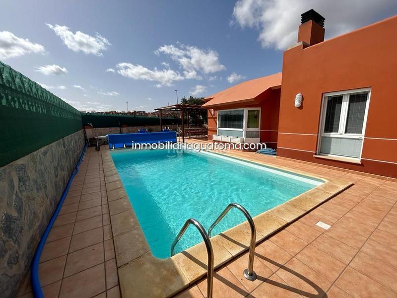 Foto 1777ec22-ee92-4e53-84b7-f1d68e3c88a1. Chalet  en venta , Corralejo en Corralejo Oliva (La)