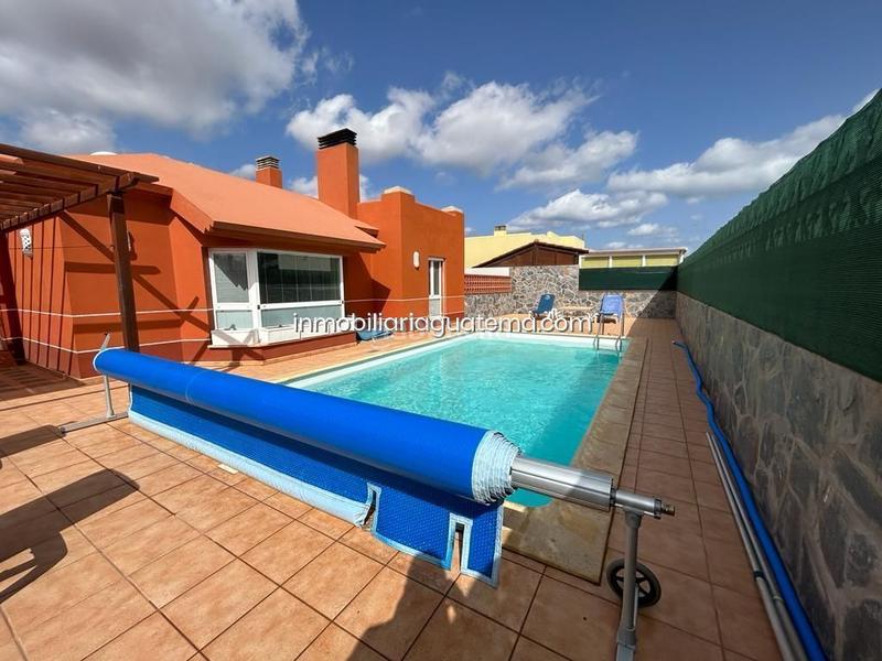 Foto e09ae82b-85c0-4029-b2df-42f134f1cecc. Chalet  en venta , Corralejo en Corralejo Oliva (La)