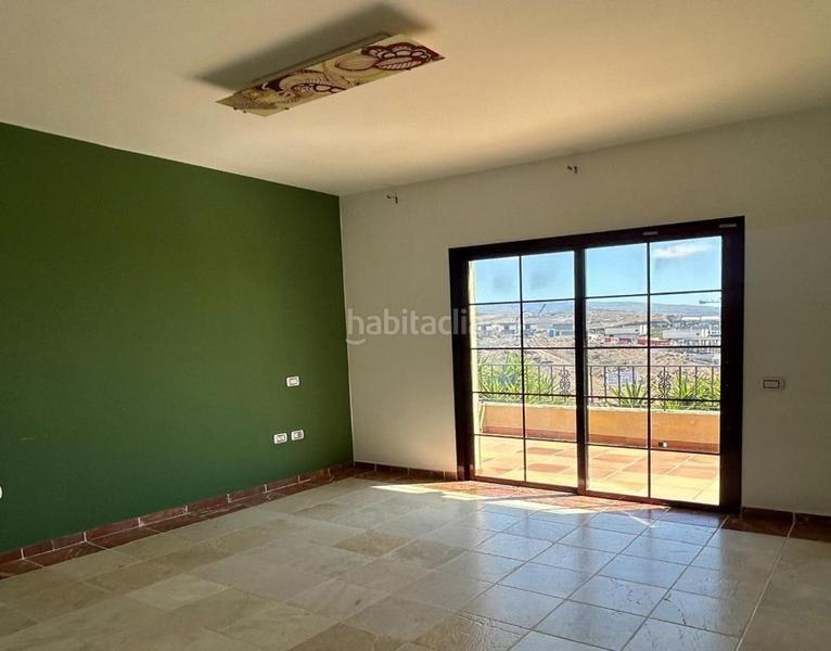 Foto ac40d069-fe95-48fa-b46a-698528379b6b. Chalet with parking in Salobre Golf San Bartolomé de Tirajana