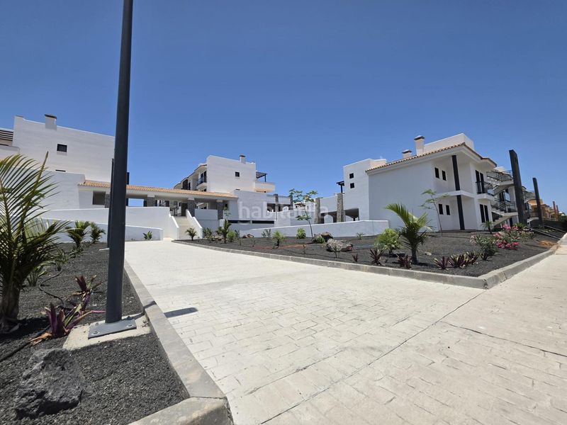 Foto 08a0ef3d-4ef2-4783-bcef-972edb70ed8b. Àtic amb aparcament piscina a Corralejo Oliva (La)
