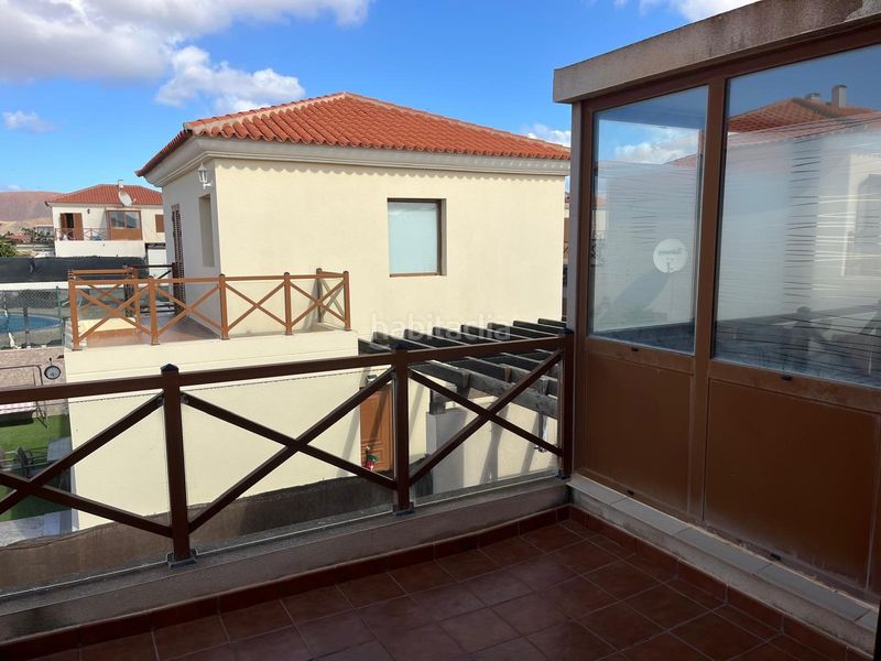 Foto 15842fa4-78c3-4d7a-8e4f-cbaeb57f7a39. Casa adossada amb aparcament piscina a Corralejo Oliva (La)