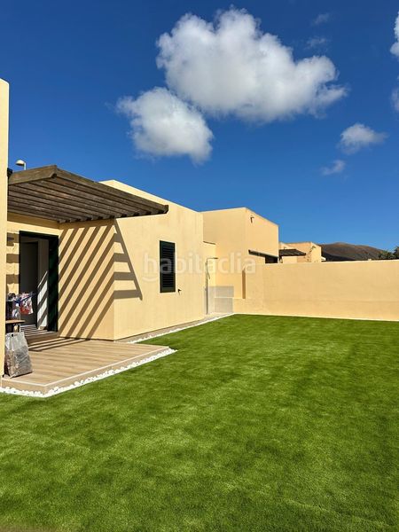 Foto da7ba9d9-5668-4e57-b99a-fde14d3485c9. Maison jumelée avec parking dans Corralejo Oliva (La)