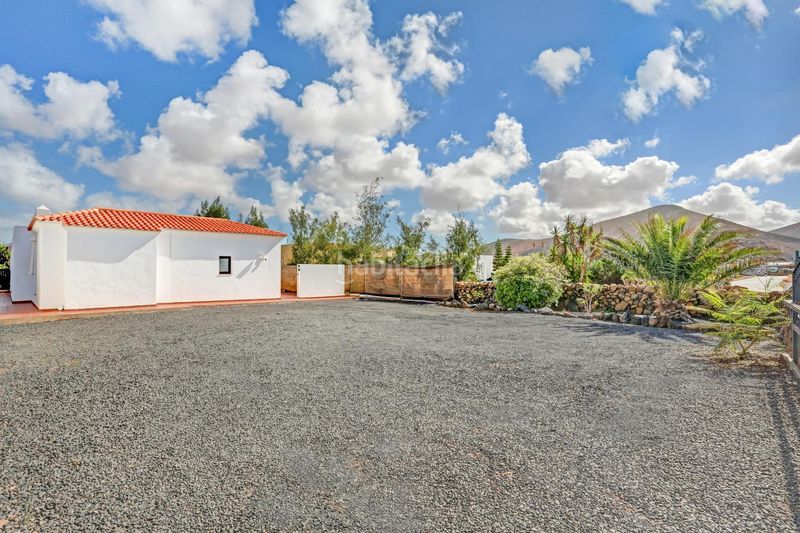 Foto c74503c3-b621-49f8-b131-474c42308fb5. Chalet dans calle calle higuera dans La Oliva pueblo Oliva (La)