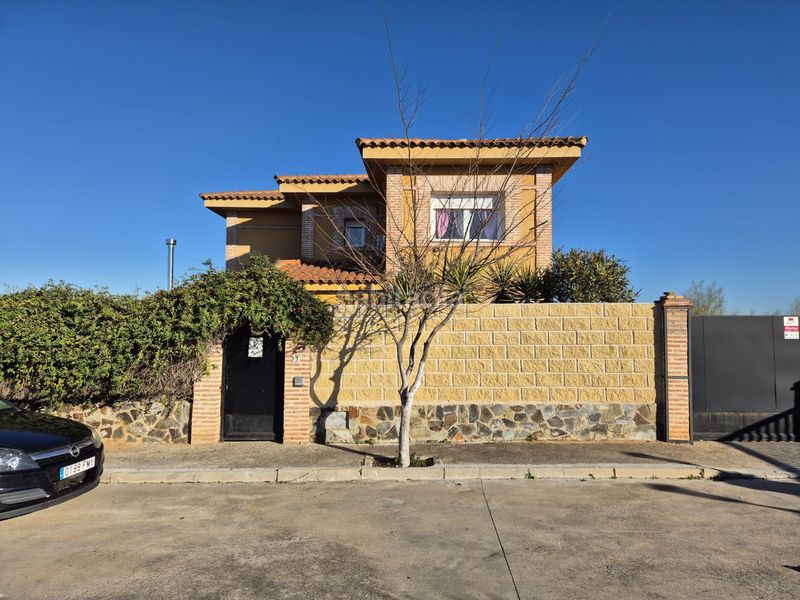 Foto d8f21290-ddd2-477b-a79d-f9048d4870f9. Xalet amb calefacció aparcament piscina a Lucillos