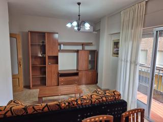 Miete Etagenwohnung  Calle santo domingo. Piso muy luminoso de tres dormitorios