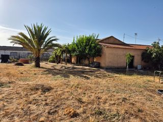 Casa  Calle san blas. Casa equipada con parcela en c/san blas, patrocinio