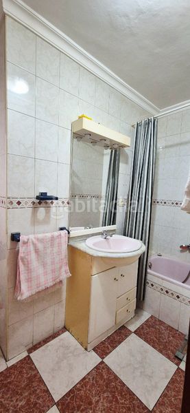 Foto 99d2e9c1-6a27-4485-8aa5-4440c81169d2. Pis a calle concha espina 13 a Barrio de Zaidín Granada