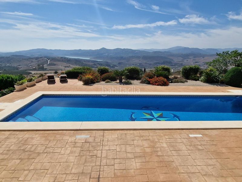 Foto 3cfb11a2-0fd3-45dc-a533-f81e41c143dc. Casa amb piscina a Periana