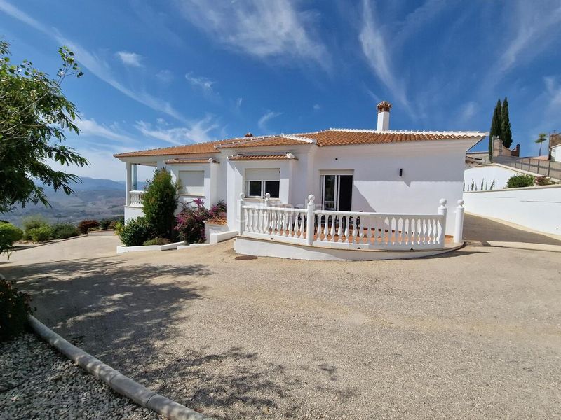 Foto 5a3e1840-2a1b-4fc8-b34b-7591a4ff05ea. Casa amb piscina a Periana