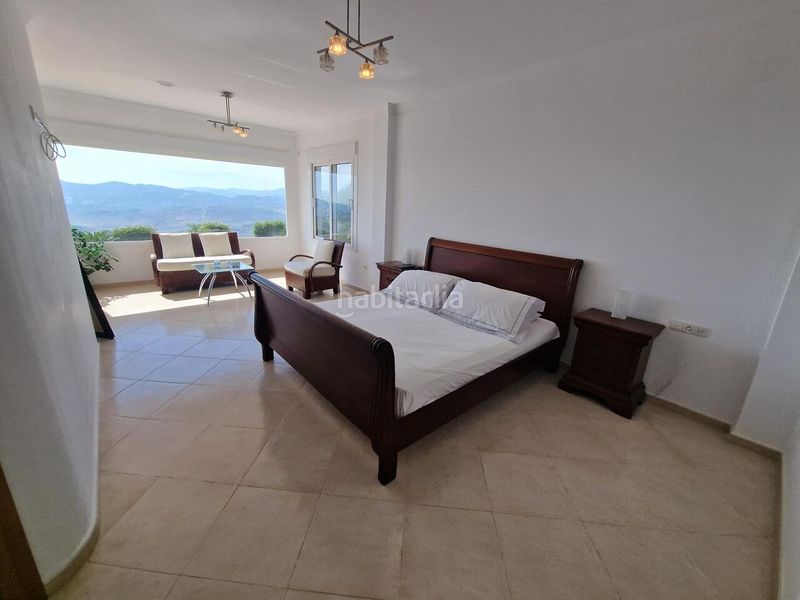 Foto 671bde4d-3d22-43d7-954c-bb3e9255e647. Casa amb piscina a Periana