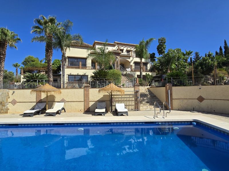 Foto 8ad89689-fbf6-4a16-9dd4-f22e59d2a8a9. Casa amb aparcament piscina a Viñuela