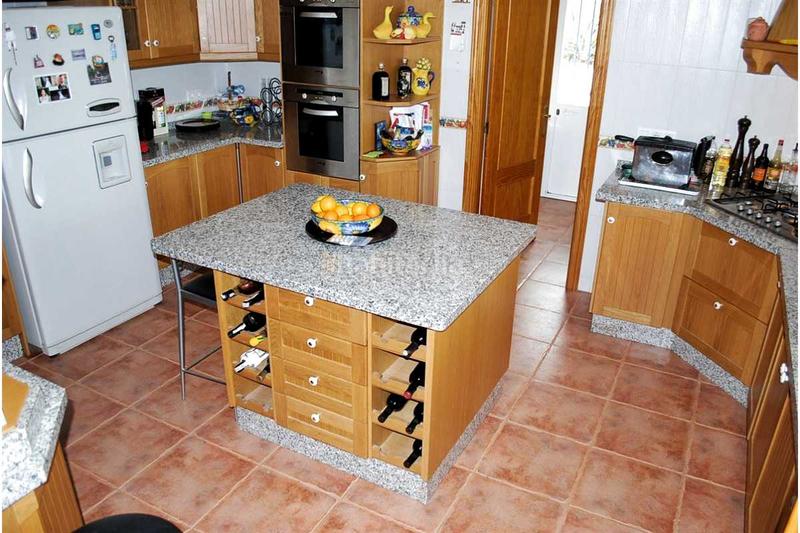 Foto 1308e67c-94b8-43cc-b981-a27059a8ee3d. Casa amb piscina a Alcaucín