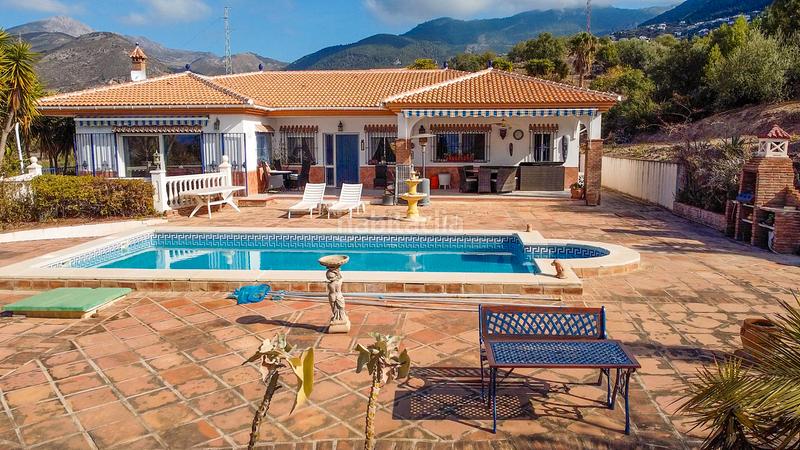 Foto 187cc58c-3257-41b5-a084-abeb80bf4ddc. Casa amb piscina a Alcaucín