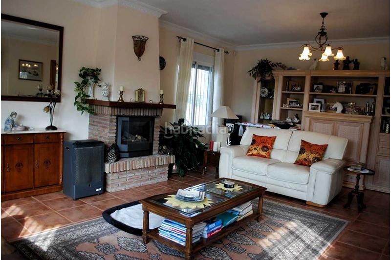 Foto c8db0c81-71e3-4c70-88f7-97a10b439ece. Casa amb piscina a Alcaucín