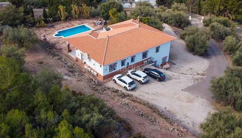 Foto ea63cc7c-9b31-42e4-baba-10e0bbae012e. Casa amb piscina a Alcaucín