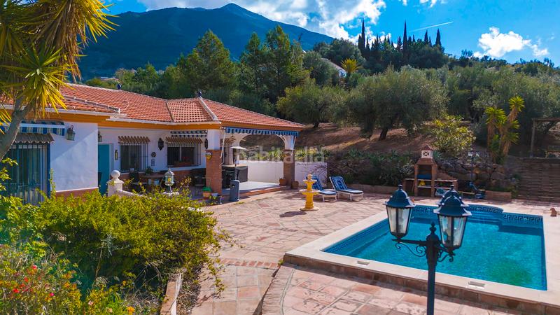 Foto ee88840e-8dc9-46ac-8035-4748aed83e51. Casa amb piscina a Alcaucín