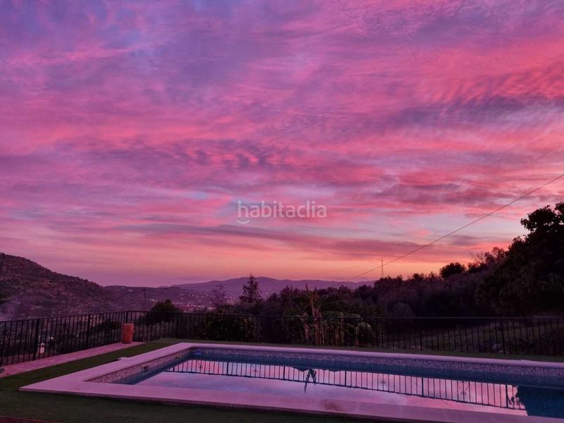 Foto f39285b0-2c1a-45eb-994f-2815e63dc6ec. Casa amb piscina a Alcaucín