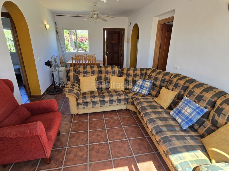 Foto a5b5bbb9-e2c2-4f75-a30a-168b1c3c57f6. Casa amb piscina a Alcaucín