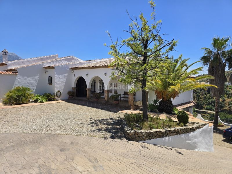 Foto ba7a3bda-c5a9-4a01-bf68-f5ea175e3b87. Casa amb aparcament piscina a Viñuela