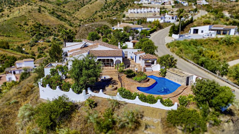 Foto d5e65676-57a1-4e45-b253-300fc7731927. Casa amb aparcament piscina a Viñuela
