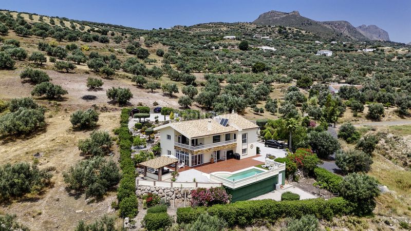 Foto b2951ed6-1fdb-478d-bb7a-d42b90084560. Casa amb aparcament piscina a Alcaucín