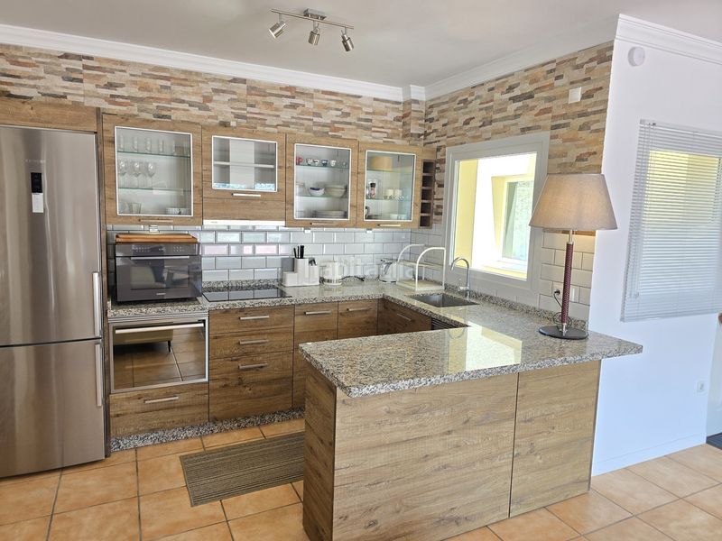Foto b91d6dbf-0f6e-487f-88ef-2b5c6e80ec48. Casa amb aparcament piscina a Alcaucín