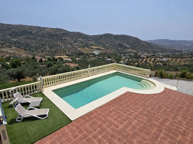 Foto fa94edd6-9dbf-48a9-a847-e22af24fc892. Casa amb aparcament piscina a Alcaucín