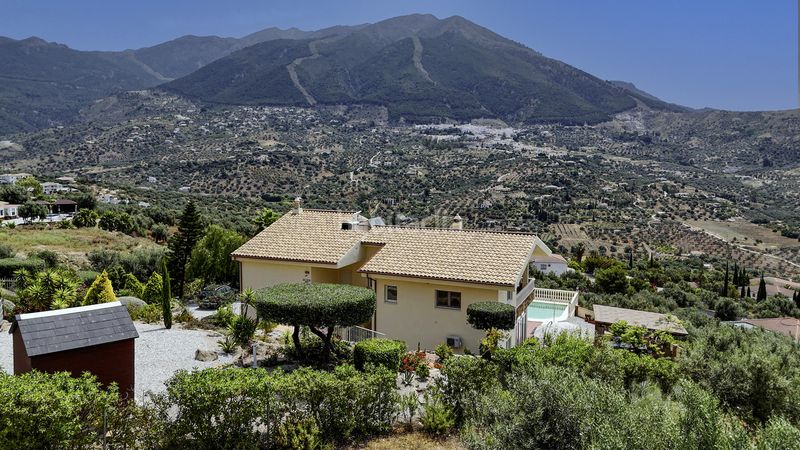 Foto fc830aa6-7d34-4cbc-bf75-c08b357d9a6f. Casa amb aparcament piscina a Alcaucín