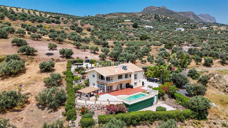 Foto b656c9a9-56b3-4a8f-bd1b-2a60f1700858. House with parking pool in Alcaucín