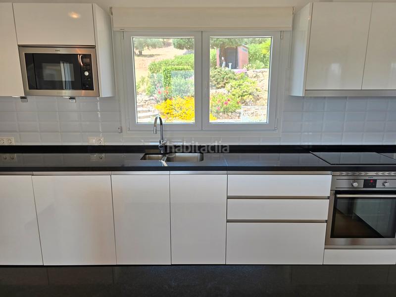 Foto d78d953c-9fdc-46b7-8581-3f1ee10cfdb6. House with parking pool in Alcaucín