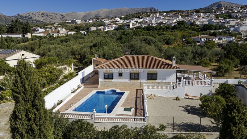 Foto 38ab61fd-6c6e-42d2-b177-b2dca7443183. Casa amb piscina a Periana