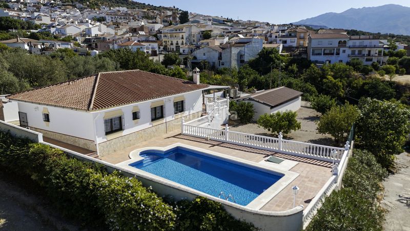 Foto 3f8900d0-96ef-431a-b3e2-d071c181746b. Casa amb piscina a Periana