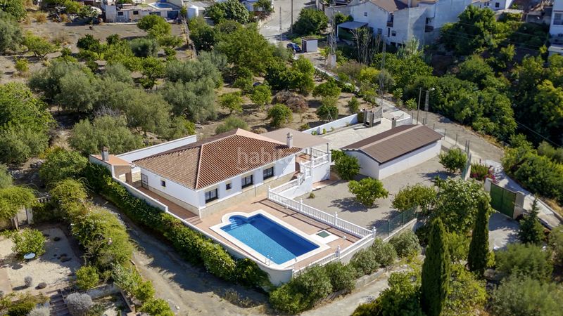 Foto 84b9b186-650c-4727-beb3-551d133d18c8. Casa amb piscina a Periana
