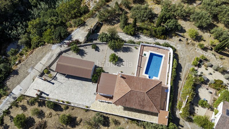 Foto f8cd6b36-23a6-4085-8f50-7fb6448c9e03. Casa amb piscina a Periana