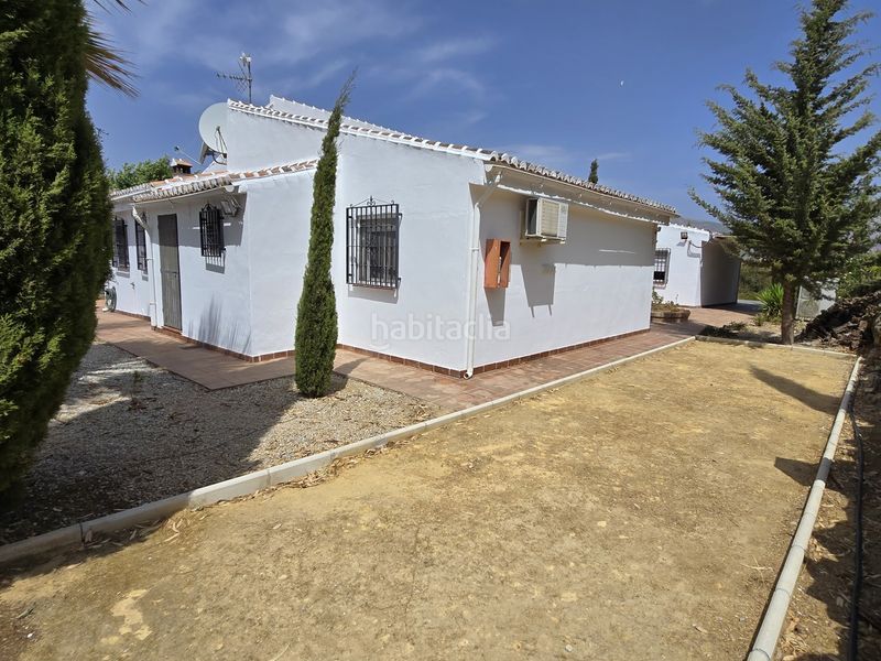 Foto 6a3a12b8-afe5-4f2a-b2d7-dd52e24f13f8. Casa amb aparcament piscina a Viñuela