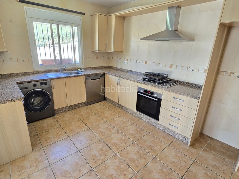 Foto d7b8c0db-8bd6-4be8-8cea-e1af721a9098. Casa con piscina in Alcaucín