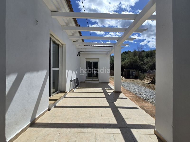 Foto dc1d7fa9-5037-4a0a-b922-ba2e71328fd7. Casa con piscina in Alcaucín